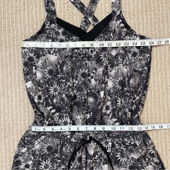 Lululemon The Runsie Flowabunga Black Angel Wing/Black Size 6 Women - Picture 14 of 16